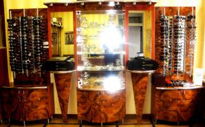 Продам 3 комплекта мебели для салонов оптики (Фото)