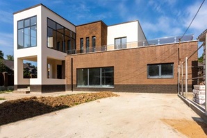 Продажа коттеджа 547 м2, 3 этажа, КП Юлия-2 (Фото)