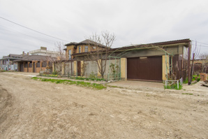 Просторный дом с четырьмя комнатами в развитом районе Краснодара (Фото)