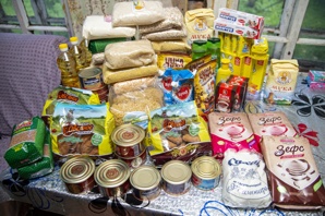 Продуктовая поддержка для нуждающихся семей (Фото)