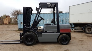 ������������� Komatsu FD25T (����)