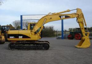 Гусеничный экскаватор Caterpillar 320CL (Фото)
