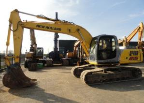 Гусеничный экскаватор New Holland E215 (Фото)