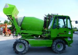 Мобильный бетоносмеситель с самозагрузкой MERLO DBM2500EV (Фото)