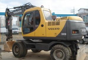 Колесный экскаватор Volvo EW130 2004 года выпуска (Фото)