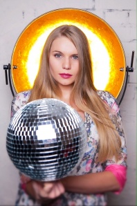 Вокалистка и ведущая Алина Сяткина (Фото)